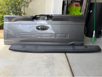 Ford F150 Tailgate ***DENTED***