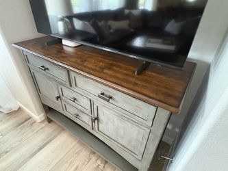 Tv console cabinet