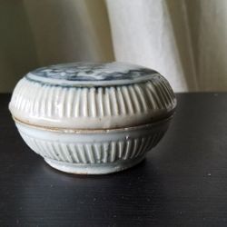 Antique Chinese Powder Box Decorated with Peony Flower
