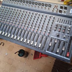 YAMAHA MX 20/6  MIXER