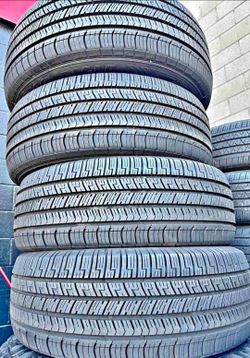 255 60 18 Goodyear tires Con 80% de Vida Las 4