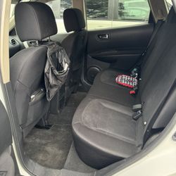 2015 Nissan Rogue129000  miles asking 5500