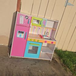 Toy kitchen