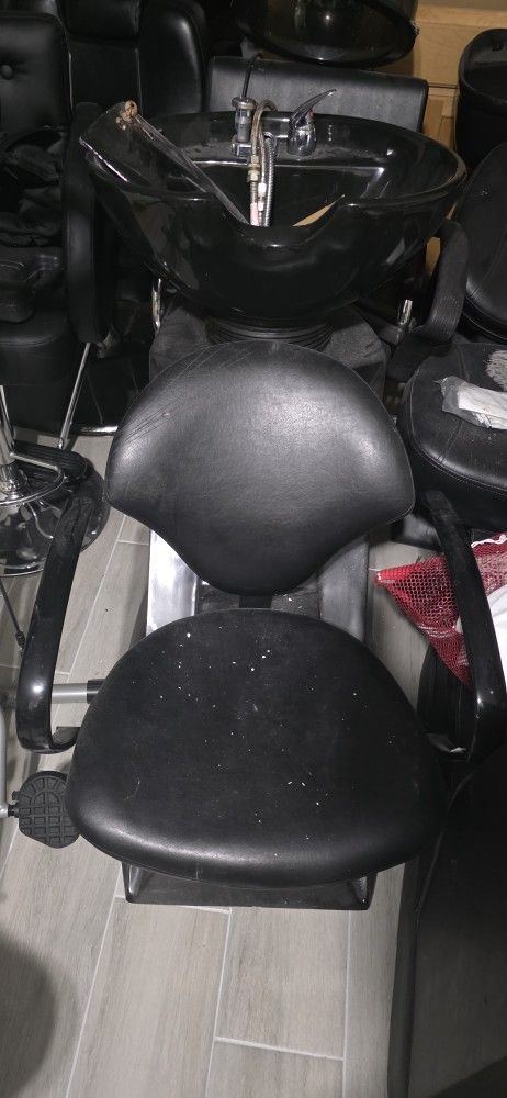 Cosmetology Washing CHAIR and styling CHAIR