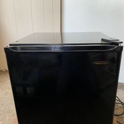 Mini Fridge Danby. 