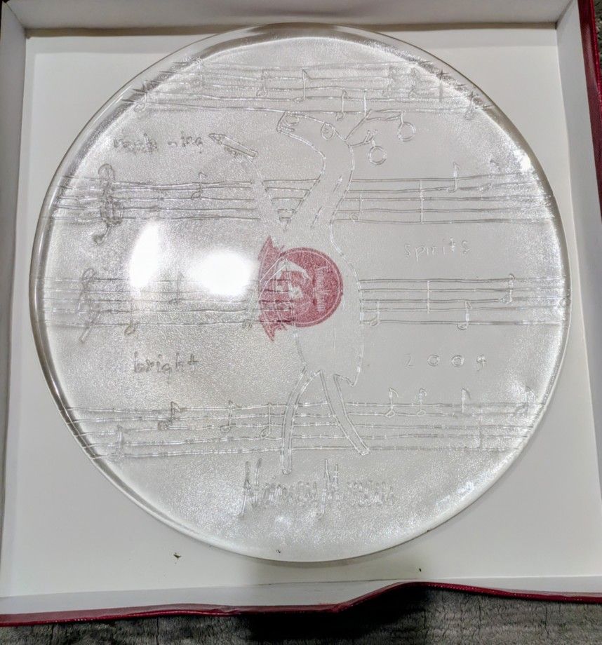 2004  NEIMAN MARCUS  12.5 "  GLASS PLATTER  RAINDEER