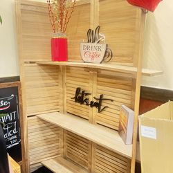 Foldable wooden shelf