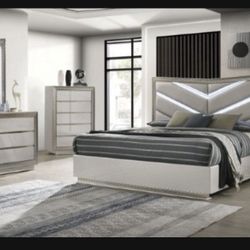 Brand New Upscale Elegant 4pc Queen Size Bedroom Set 