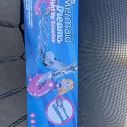Brand New! Kids Light Up Scooter 