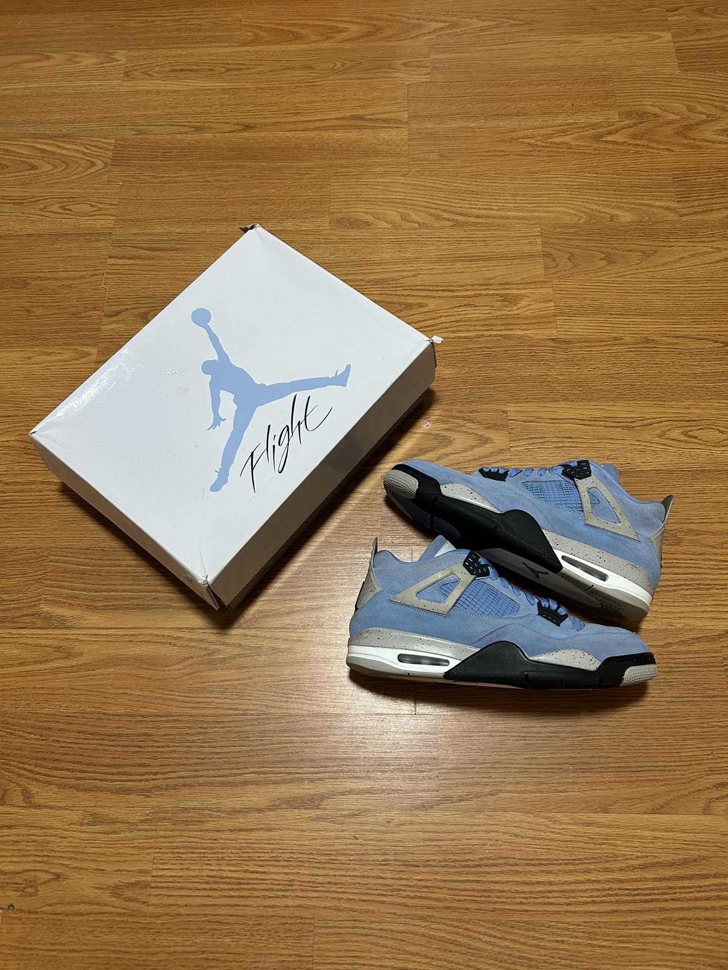 Jordan 4 Unc