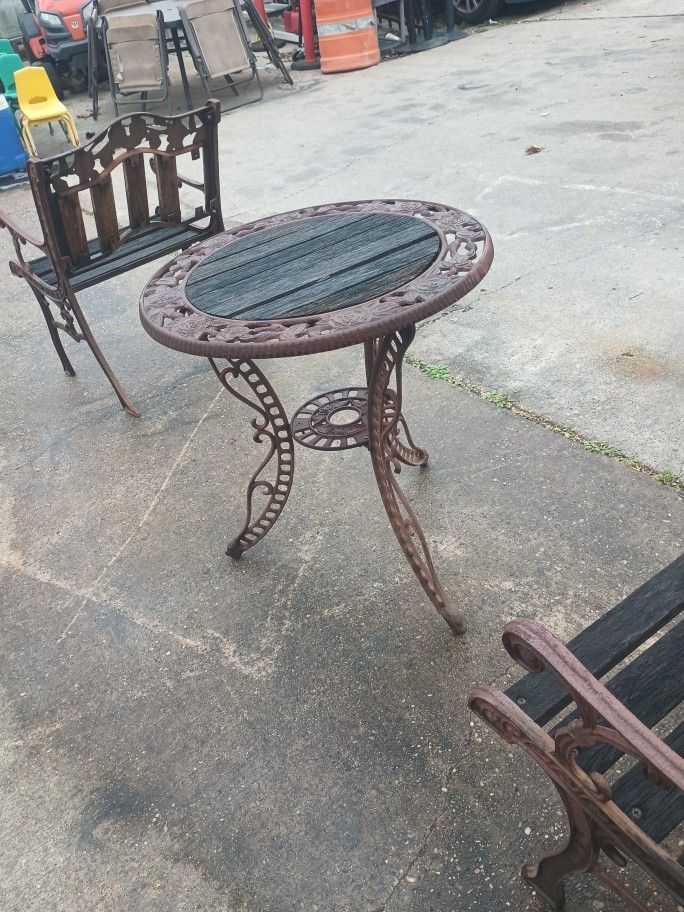 Antique Vtg .Estyle Cast Iron Table Garden Plant Stand Flower  , Floral Design And 2 Chairs