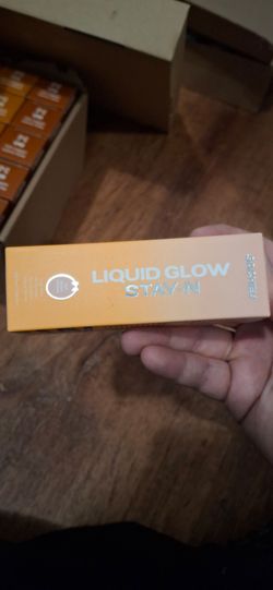 SACHEU Liquid Glow STAY-N Long Wear Illuminator Highlighter – New