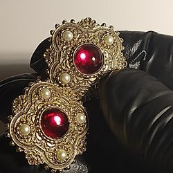 Beautiful vintage red glass costume jewelry earrings (post)
