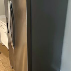 Whirlpool Sliver Refrigerator 