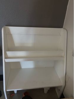 Kids bookshelf