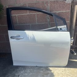 PASSENGER FRONT DOOR 2016-2022 TOYOTA PRIUS (WHITE COLOR). *** NO GLASS***.