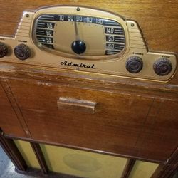 Very vintage old school radio cabinet with all of its innerts