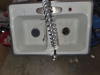 Porcelain sink