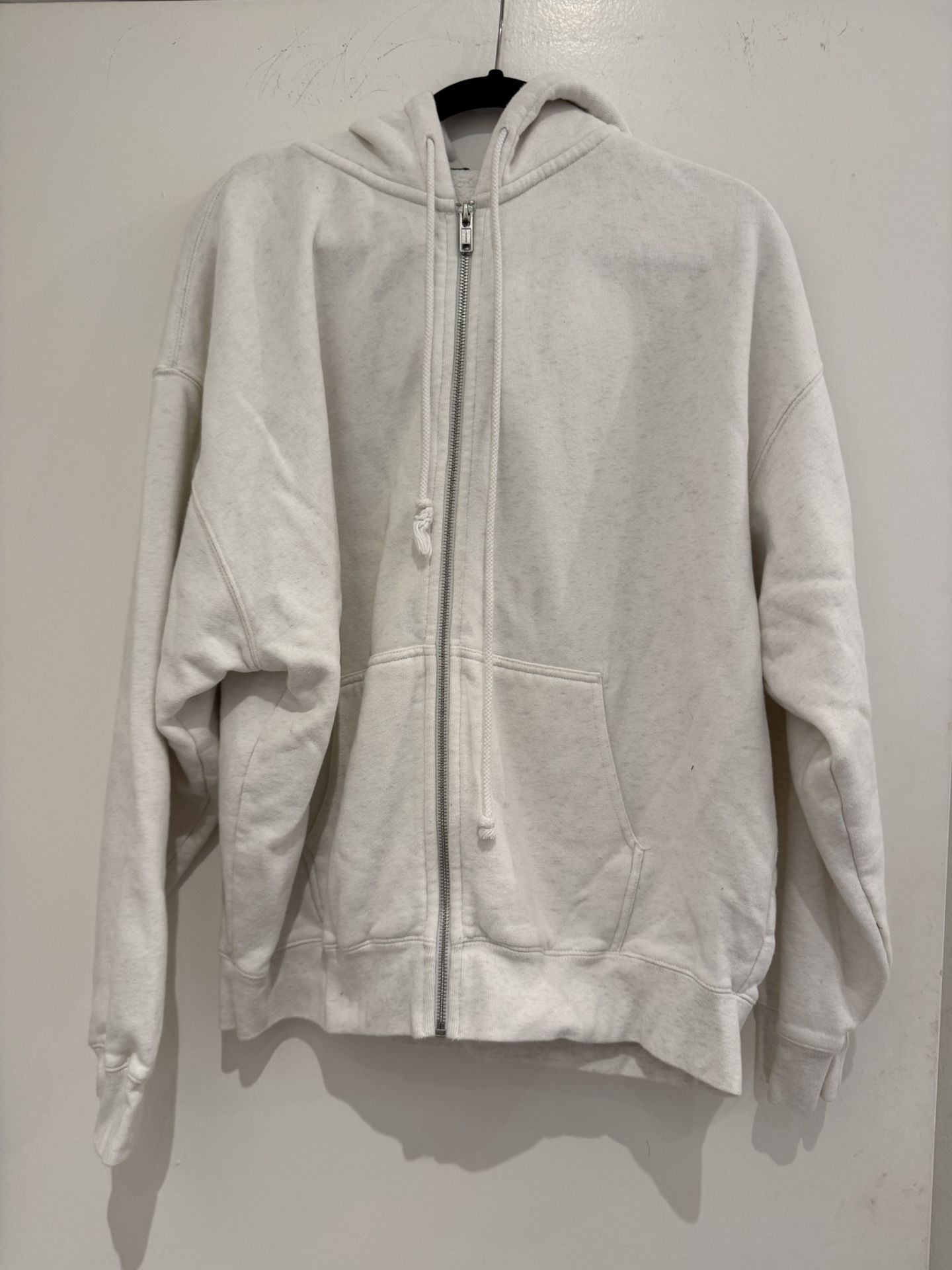 Brandy Melville oversized White Zip-Up https://offerup.com/redirect/?o=SG9vZGllLm9uZQ== size fits most.