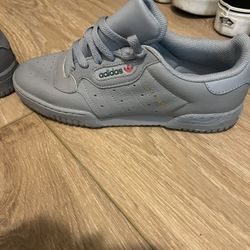 Yeezy Calabasas Adidas Worn Once Men 7.5 Women 9