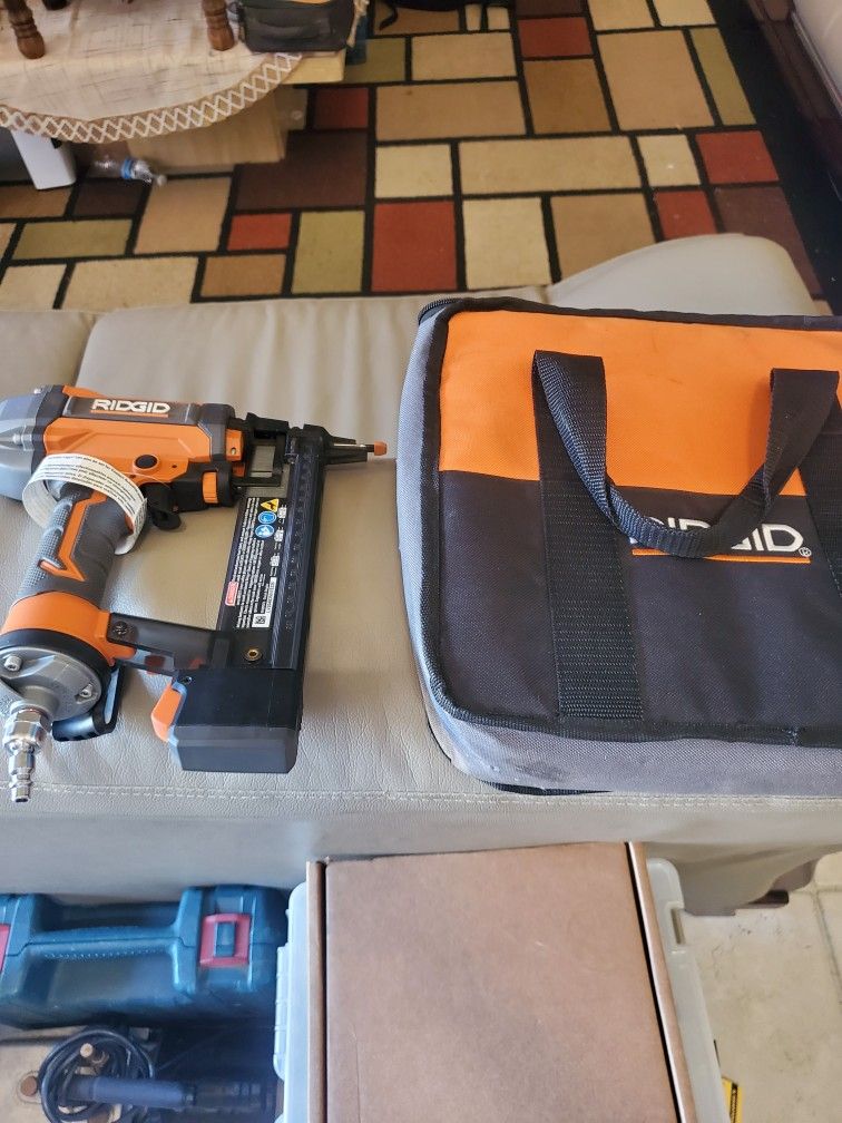 Ridgid R150FSF3 18-Gauge 1-1/2" Finish Stapler