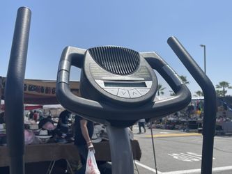 Proform SpaceSaver 500 Elliptical 250 Pounds Weight Capacity 10 Series Workout for Sale in Highland CA OfferUp