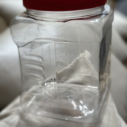 Plastic Container // Recipiente De Plástico 