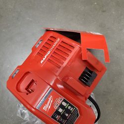 Milwaukee Rapid Charger 