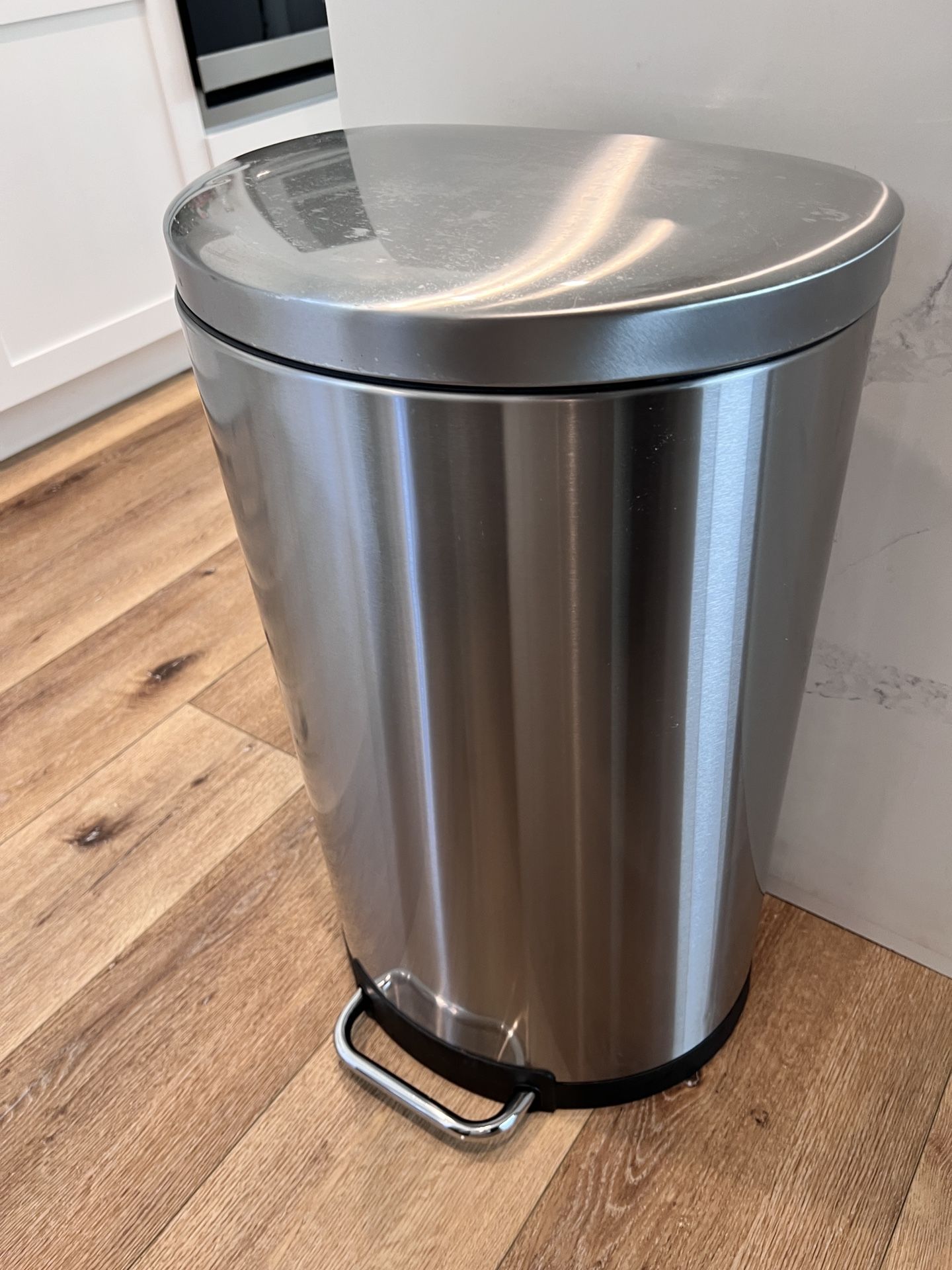 50L/13Gal Heavy Duty Hands-Free Stainless Steel Commercial/Kitchen Step Trash Can, Soft Close Lid Trashcan, 13 Gal, D Shape