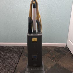 Windsor XP12 Commercial vacuum 