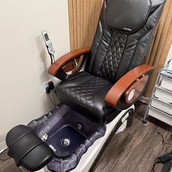 The Perla Pedicure Spot Chair