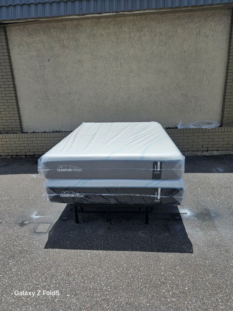 Brand New Queen Size Plush Tempur-pedic Adapt Medium Mattress And Box Spring In Plastic