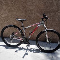 GIANT REVEL 29 MOUNTAIN BIKE