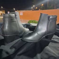 Clarks Emily2 Belle Size 7 NEED GONE! PRICED TO SELL!!