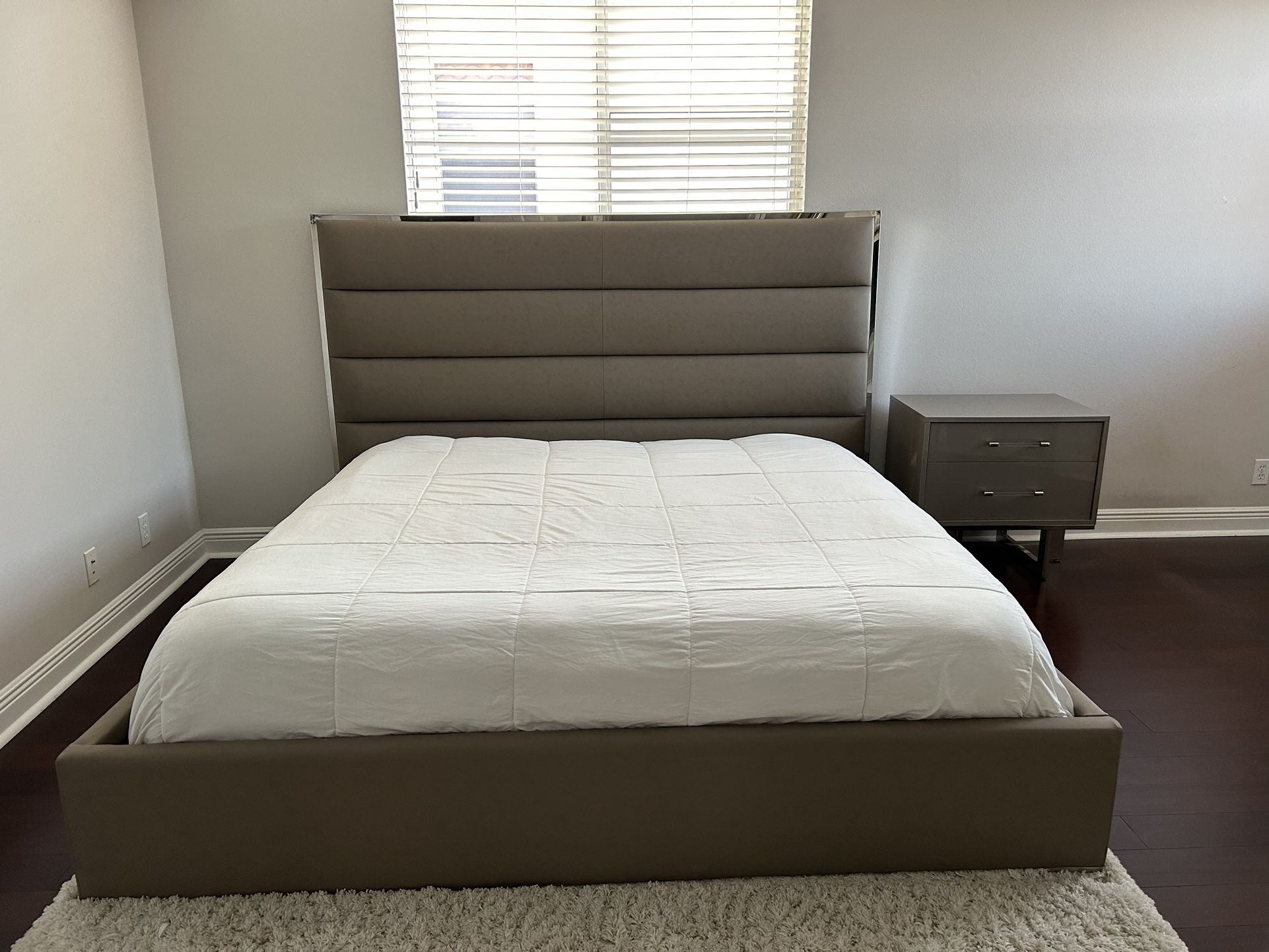 King Size Bedroom Set With Mattress and Night Stand