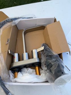 Brushed nickel bathroom faucet