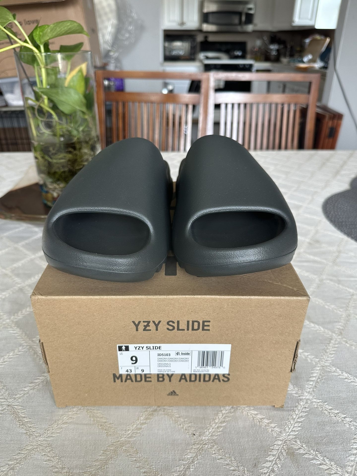 Yeezy Slides Dark Onyx