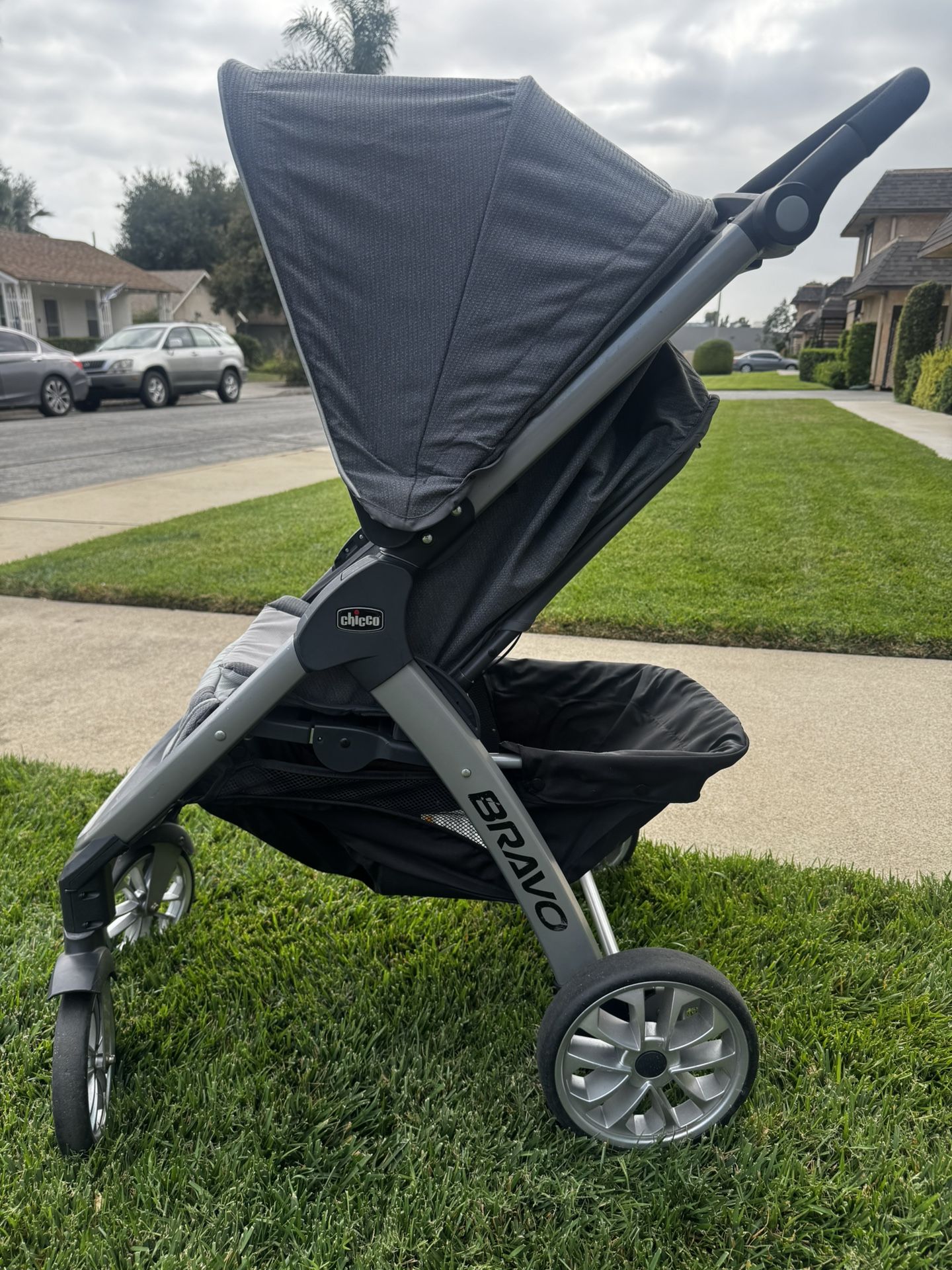CHICCO Bravo Quick Fold Stroller