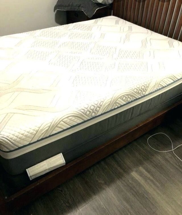 New King Sealy Posturepedic Kelburn Hybrid Elite Mattress In Plastic Retails $1800