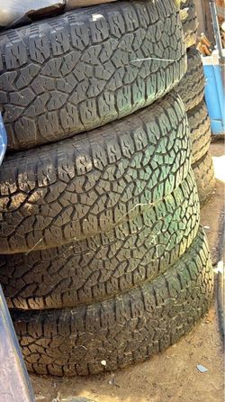 275/65/20 vendo un set de llantas marca Goodyear con un 80% de vida las 4.