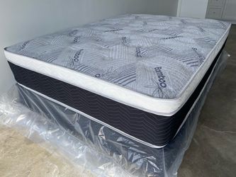 Queen euro bamboo pillow top mattress!!