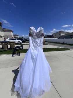 Elegant Mermaid Wedding Dress – Beaded Bodice