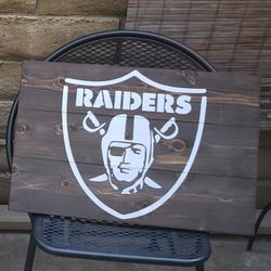 Raiders sign