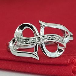 ⛔️ RESERVED ⛔️ 10k Size 7.5 Beautiful Solid White Gold Heart-Shaped Diamonds Ring!/ Anillo de Oro Blanco en Forma de Corazón con Diamantes! 👌🎁