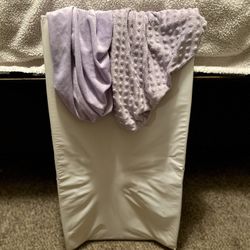 Munchkin Contour Changing Pad