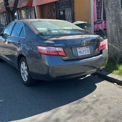 2009 Toyota Camry  4,500