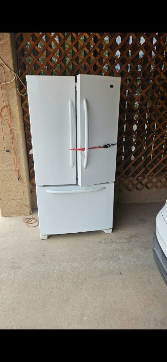Selling Maytag 31cubic Feet Refridgerater Freezer In Perfect Condition 8