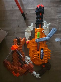 2 Toy Blasters Bundle – X-Shot Dino Blaster + Minecraft Crossbow -