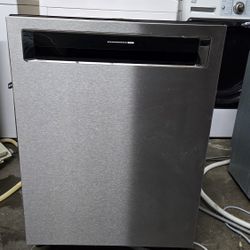 Kitchenaid Dishwasher *stainless 