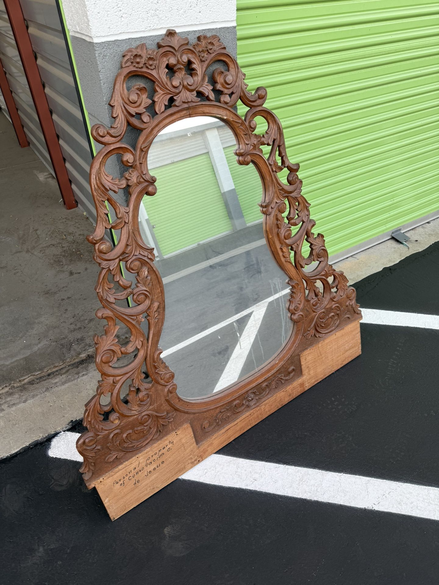 Elegant mirror for dresser
